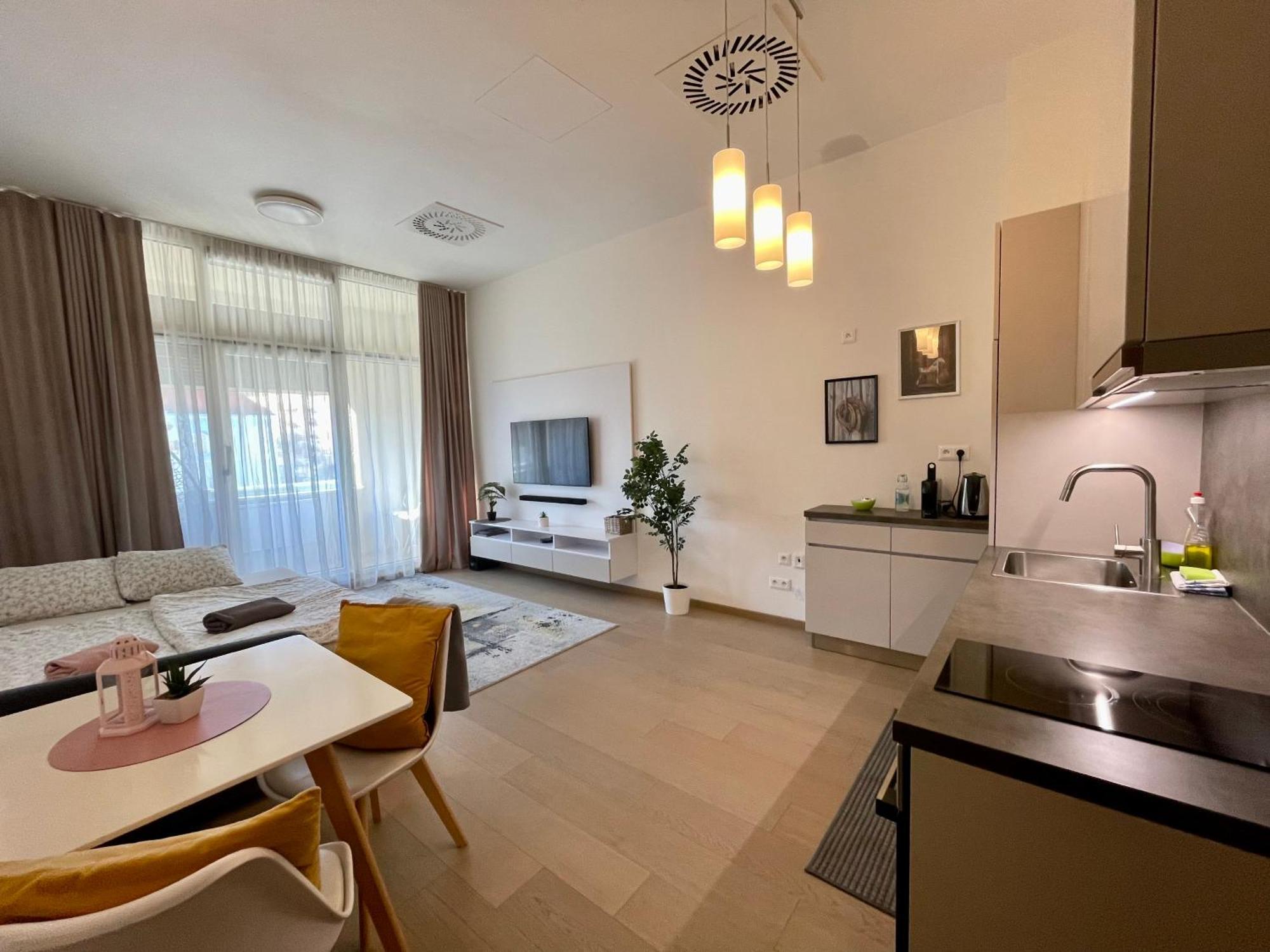 New, Beautiful Apt With Parking In Best Location! Bratislava Dış mekan fotoğraf