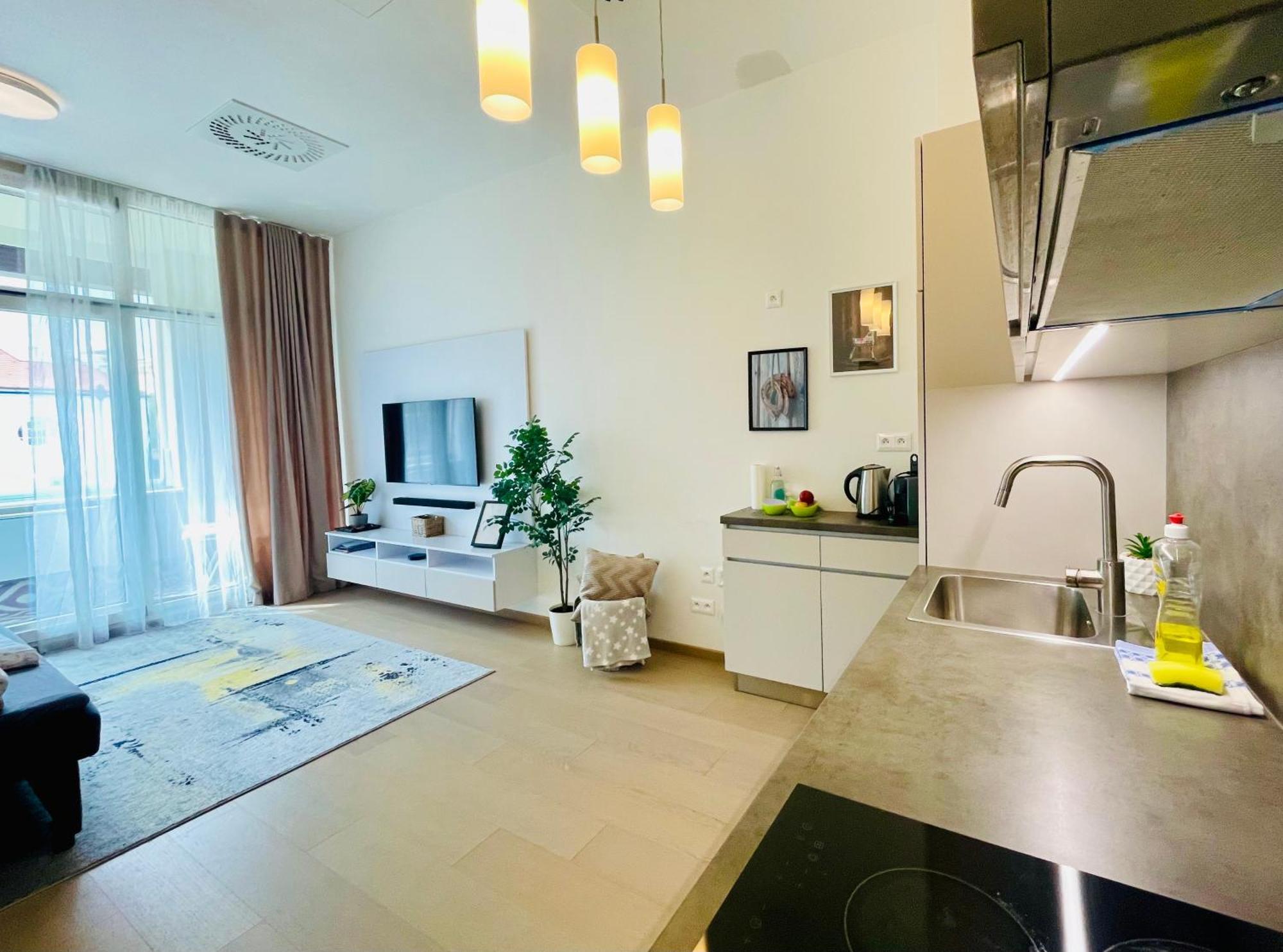 New, Beautiful Apt With Parking In Best Location! Bratislava Dış mekan fotoğraf